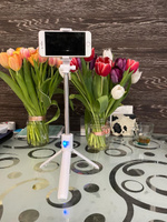 Монопод для селфи Selfie Stick R1S со встроенным штативом триподом, регулируемым держателем для телефона и Bluetooth пультом, цвет: белый #8, Максим Д.