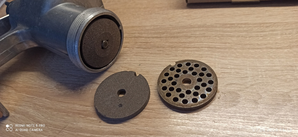 Точильный камень для заточки ножей и решетки мясорубки. Точилка для ...