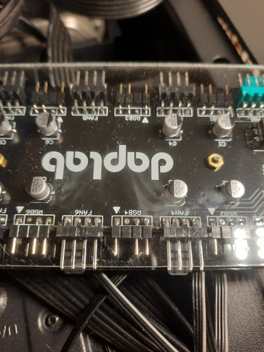 Разветвитель вентиляторов 4 pin PWM и ARGB 3pin для пк/ на магните/хаб ...