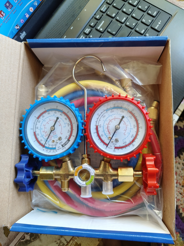 Коллектор манометрический двухвентильный с переходниками в кейсе + 3 ...