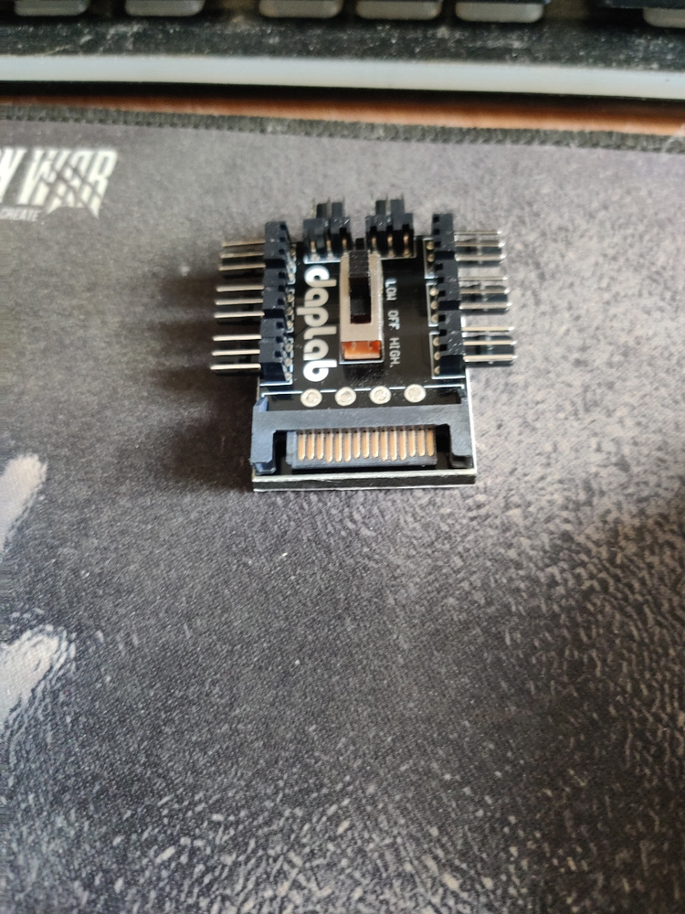 Разветвитель вентиляторов 4 pin PWM и ARGB 3pin для пк/ на магните/хаб ...