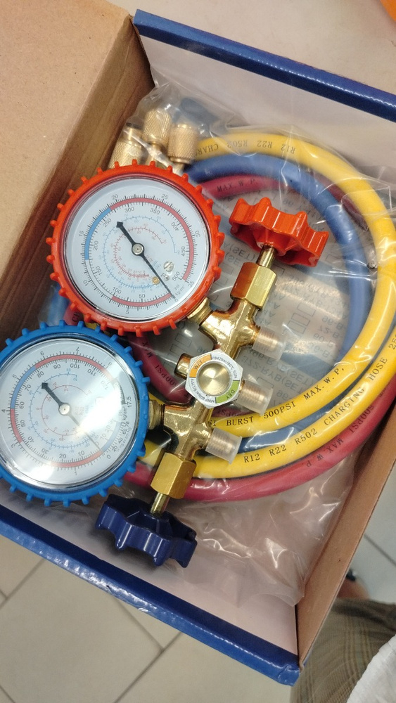 Коллектор манометрический двухвентильный с переходниками в кейсе + 3 ...