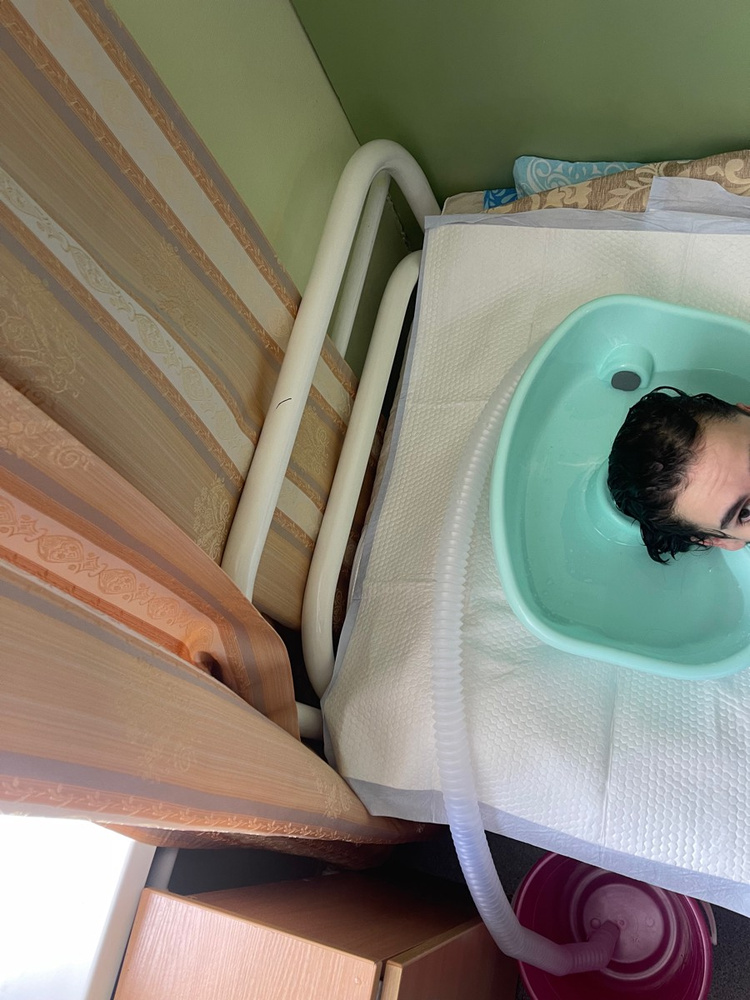 Ванночка BESIDE для мытья головы лежачих больных, ванна с подголовником ...