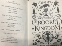 Crooked Kingdom (Six of Crows Book 2) (Leigh Bardugo) Продажное королевство (Книга 2 в серии Шестерка воронов) (Ли Бардуго)/Книги на английском языке #3, vi v.