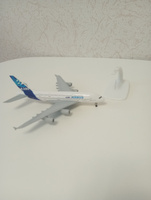 Модель самолета на шасси, Airbus A380, металл, на подставке, 20 см, масштаб 1:200 #1, Олимджон К.