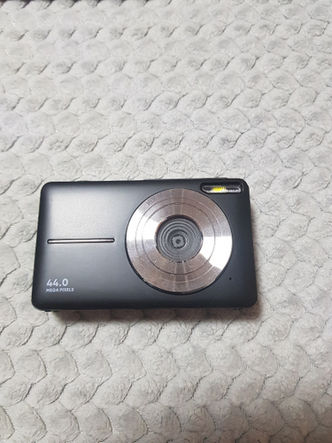 Компактный фотоаппарат Sony Разрешение составляет 2,7 кбит/с и 48 ...