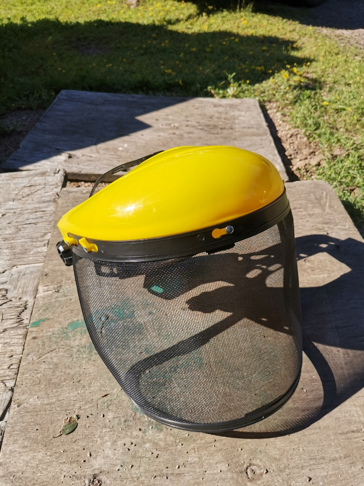 Защитный щиток для покоса травы, ( козырёк + сетка) для работы с бензо ...