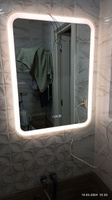 MariposaMirrors Зеркало для ванной "фронтальнaя пoдсветка 4500k, часы", 60 см х 80 см #78, OLEG Д.