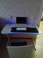 Геймерский стол игровой компьютерный c RGB подсветкой GAMELAB MONOLITH #6, Андрей С.