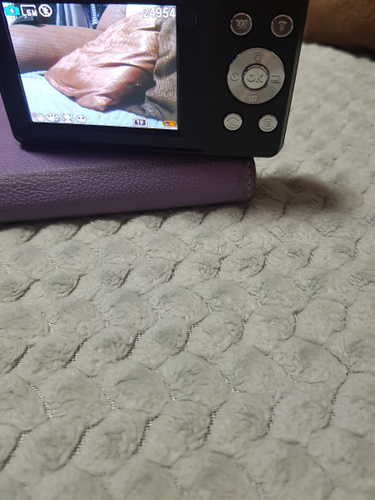 Компактный фотоаппарат Sony Разрешение составляет 2,7 кбит/с и 48 ...