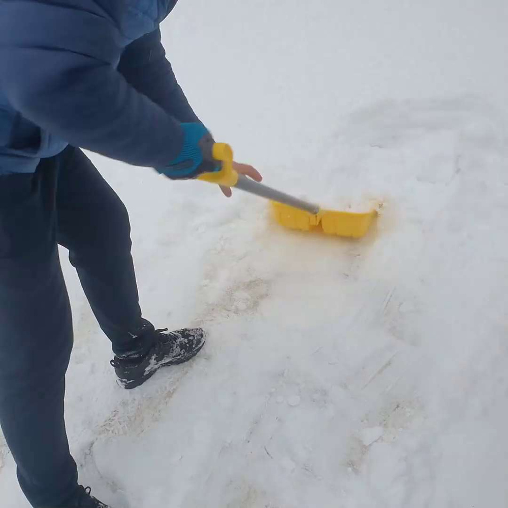 О лопатах для уборки снега: алюминиевая, электрическая, пластиковая