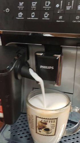 Автоматическая кофемашина Philips EP3246/70, черный купить по выгодной ...