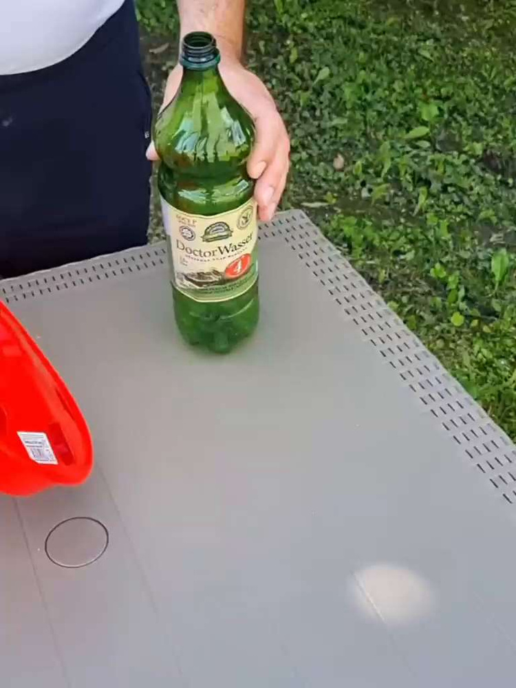 Как правильно сделать поилку для цыплят с пластиковой бутылки своими руками