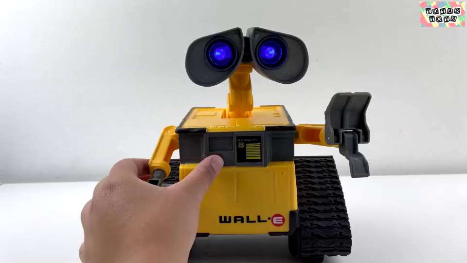 Wall e toy robot with best sale remote control